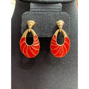 Vintage Trifari Red Gold Tone Drop Dangle Pierced Earring Excellent Pre-Worn Con